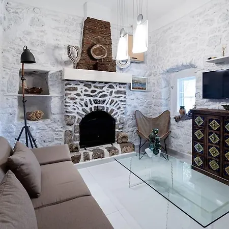 Villa Tuerkbuekue Rustik Bakimli Tas Ev *