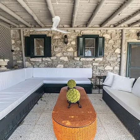 Tuerkbuekue Rustik Bakimli Tas Ev Bodrum