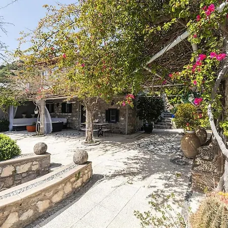 Villa Tuerkbuekue Rustik Bakimli Tas Ev