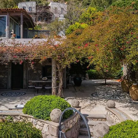 Tuerkbuekue Rustik Bakimli Tas Ev Villa Bodrum