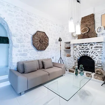 Villa Tuerkbuekue Rustik Bakimli Tas Ev *