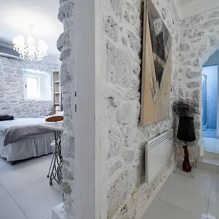 Villa Tuerkbuekue Rustik Bakimli Tas Ev *